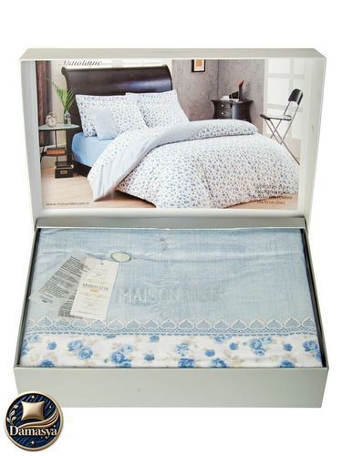 Постельное белье Maison D`or Maiolaine Blue, Универсальный, Европейский, На пуговицах, 200х220 см 1шт;, 240х260 см 1шт;, 50х70 см 4шт;, Ранфорс, Композиция из цветов, С кружевом, Хлопок 100%, Фирменная упаковка, Турция